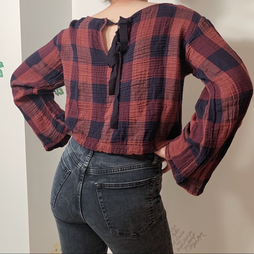 Long sleeve gingham crop top